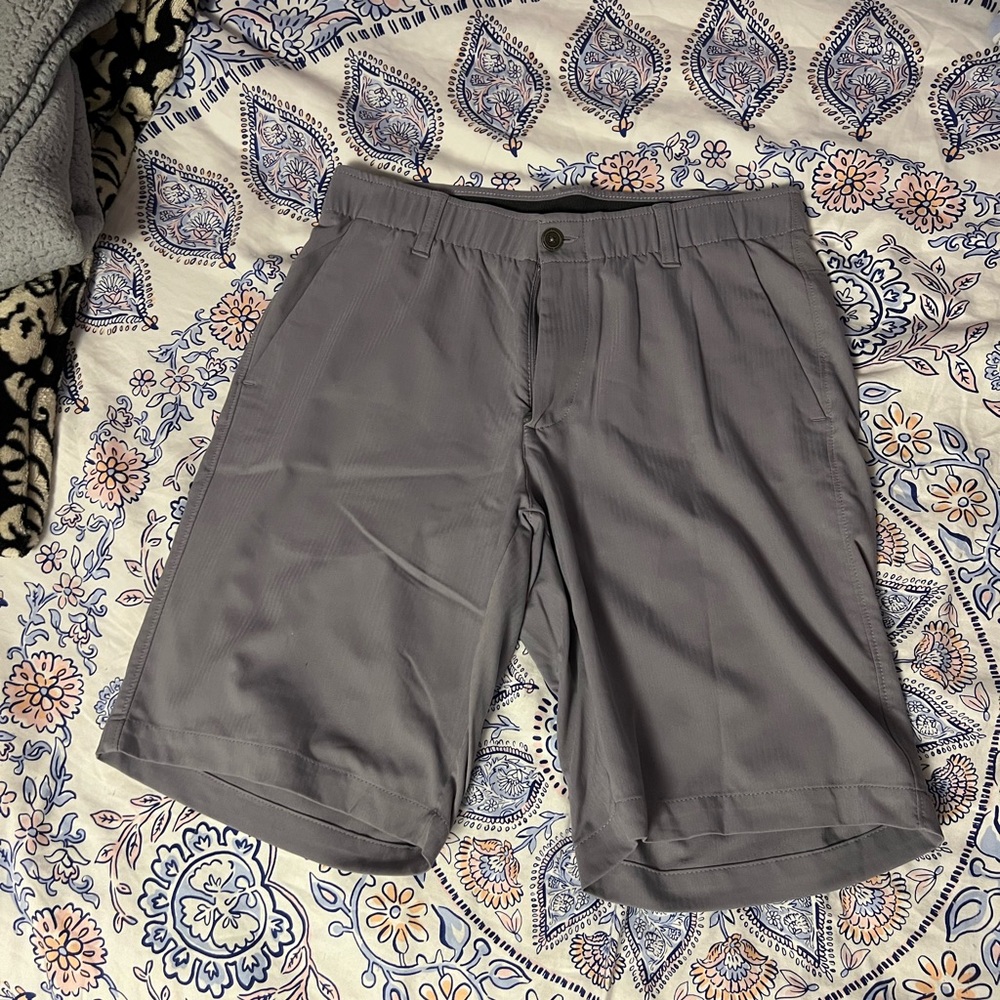 Under Armour Golf Shorts Size 32W Grey